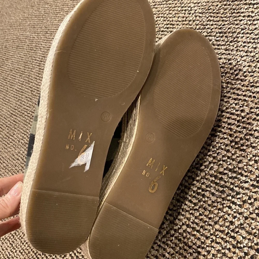 Mix no. 6 Camouflaged Canvas Platform Espadrille with Velcro straps size 7.5
